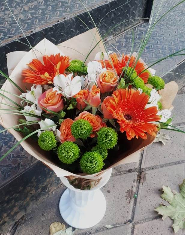 Букет цветов из: Герберы, Хризантемы, Альстромерии и Розы в Зеленоборске