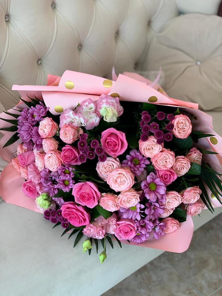 Букет цветов из: Хризантемы, Розы и Лизиантусы в Зеленоборске