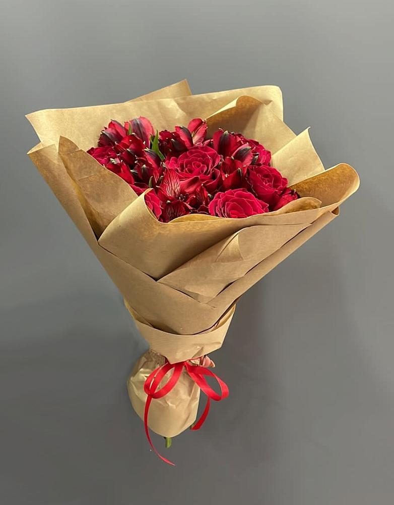 Букет цветов из: Альстромерии и Розы в Зеленоборске