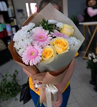Букет цветов из:  Герберы, Розы и Хризантемы в Зеленоборске