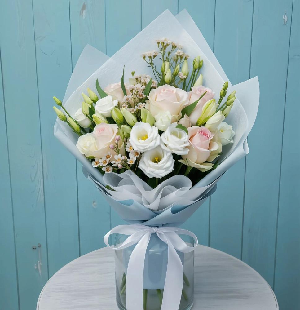 Букет цветов из: Розы и Лизиантусы в Зеленоборске