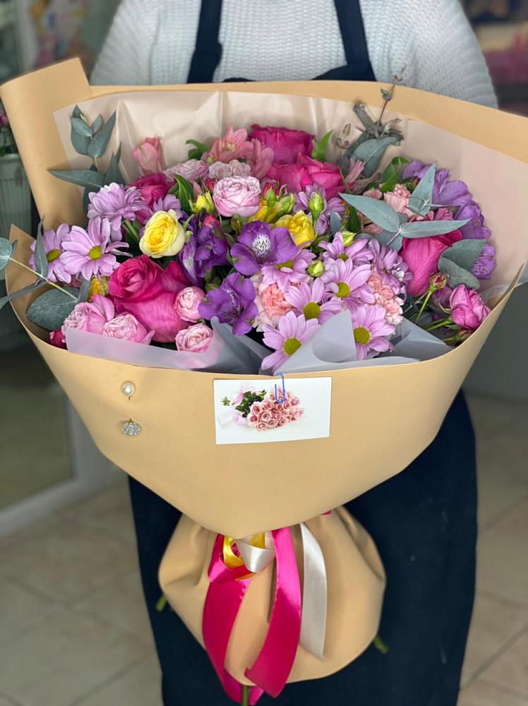 Букет цветов из: Хризантемы, Гвоздики и Альстромерии в Зеленоборске