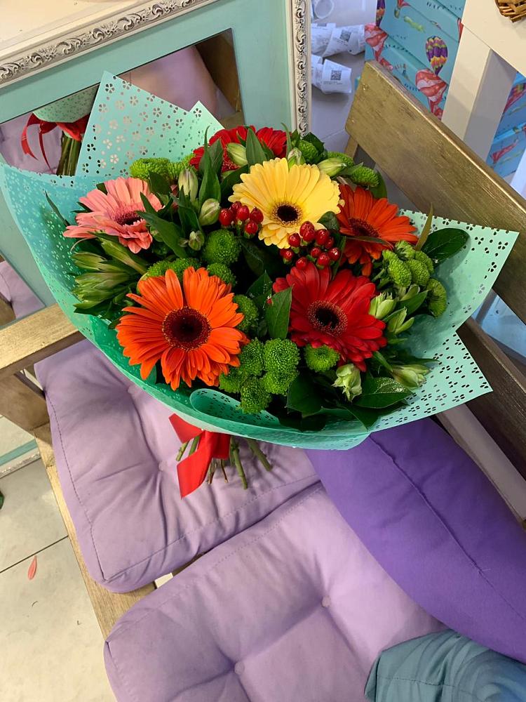 Букет цветов из: Герберы, Хризантемы и Альстромерии в Зеленоборске