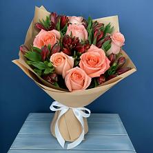 Букет цветов из:  Розы и Альстромерии в Зеленоборске
