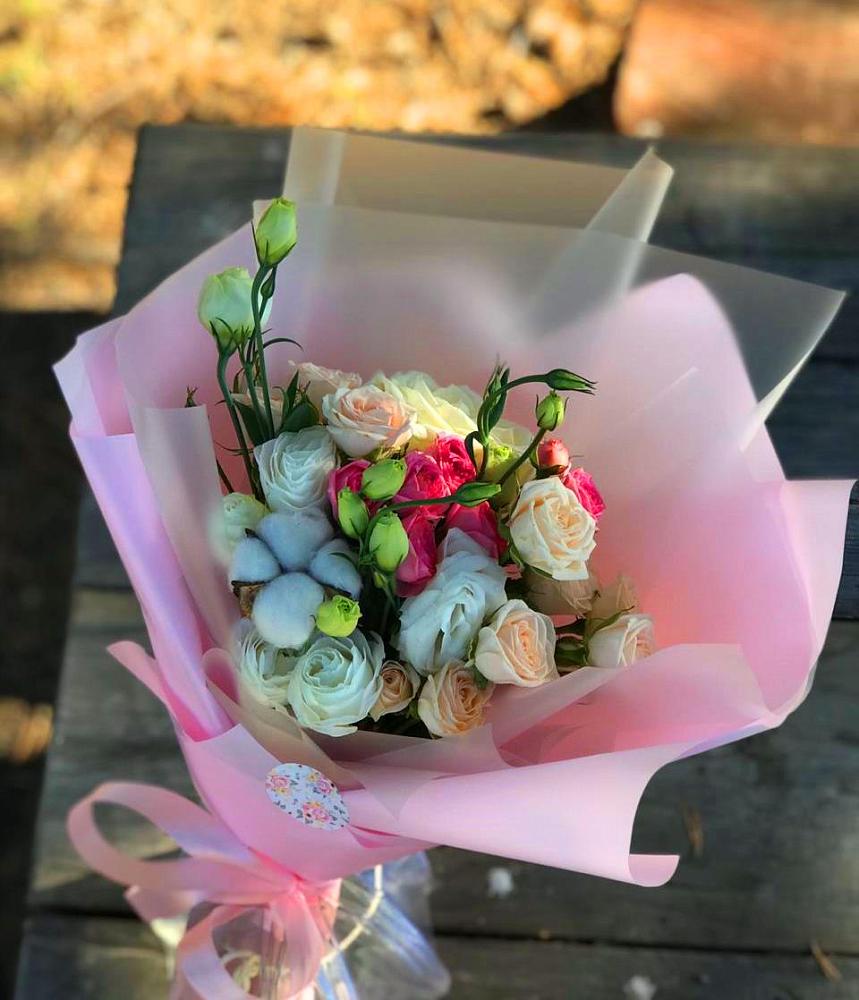 Букет цветов из: Розы и Лизиантусы в Зеленоборске