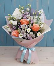 Букет цветов из:  Лизиантусы, Розы, Альстромерии и Гипсофила в Зеленоборске