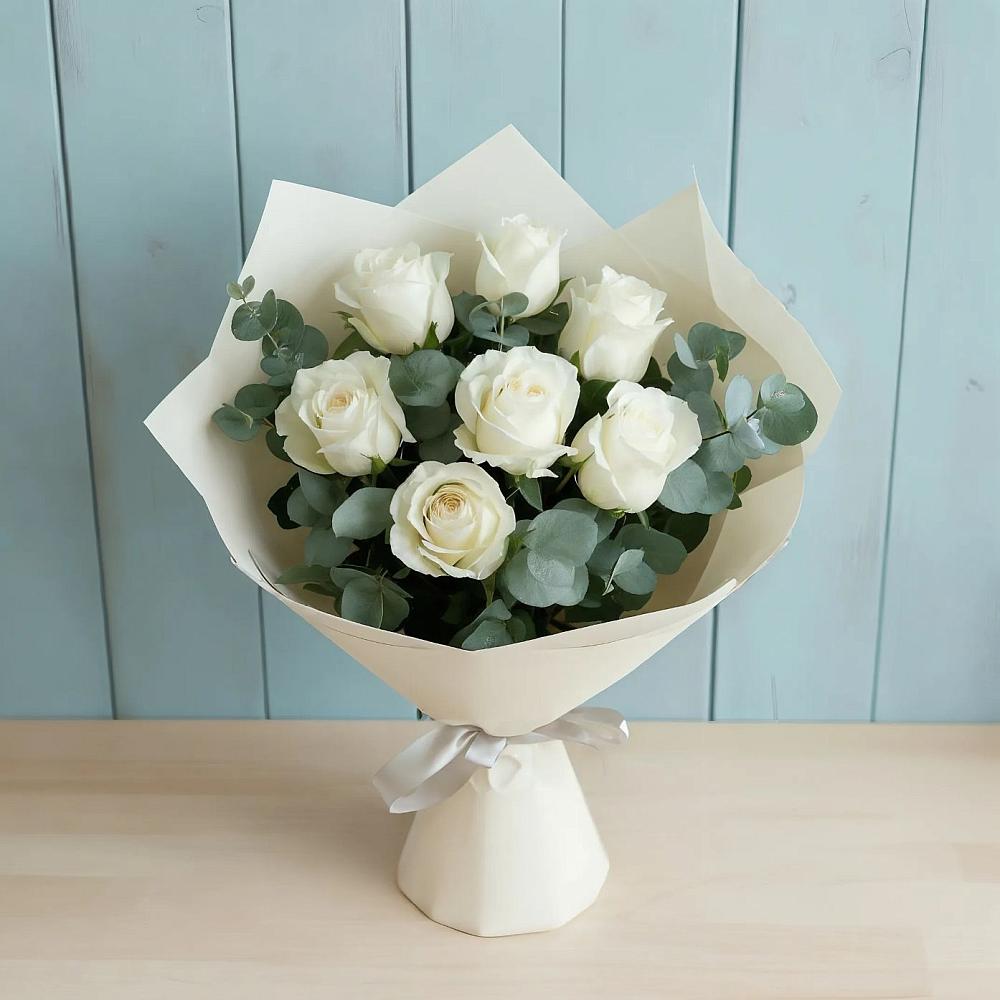 Букет Белые розы в Эвкалипте в Зеленоборске
