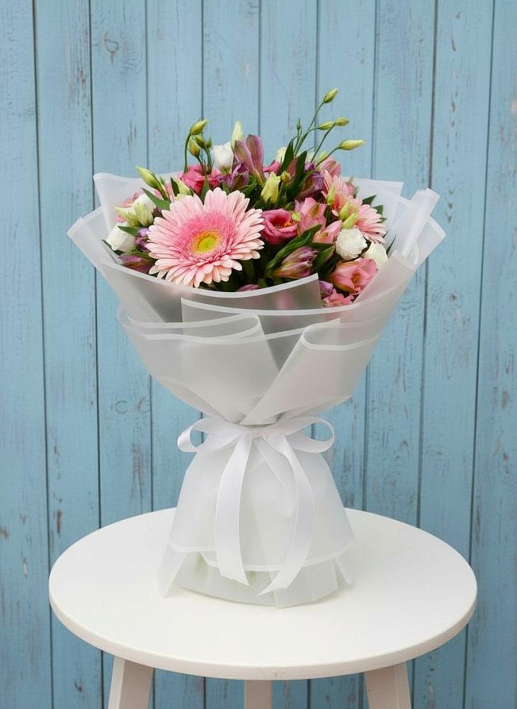 Букет цветов из: Герберы, Альстромерии и Лизиантусы в Зеленоборске