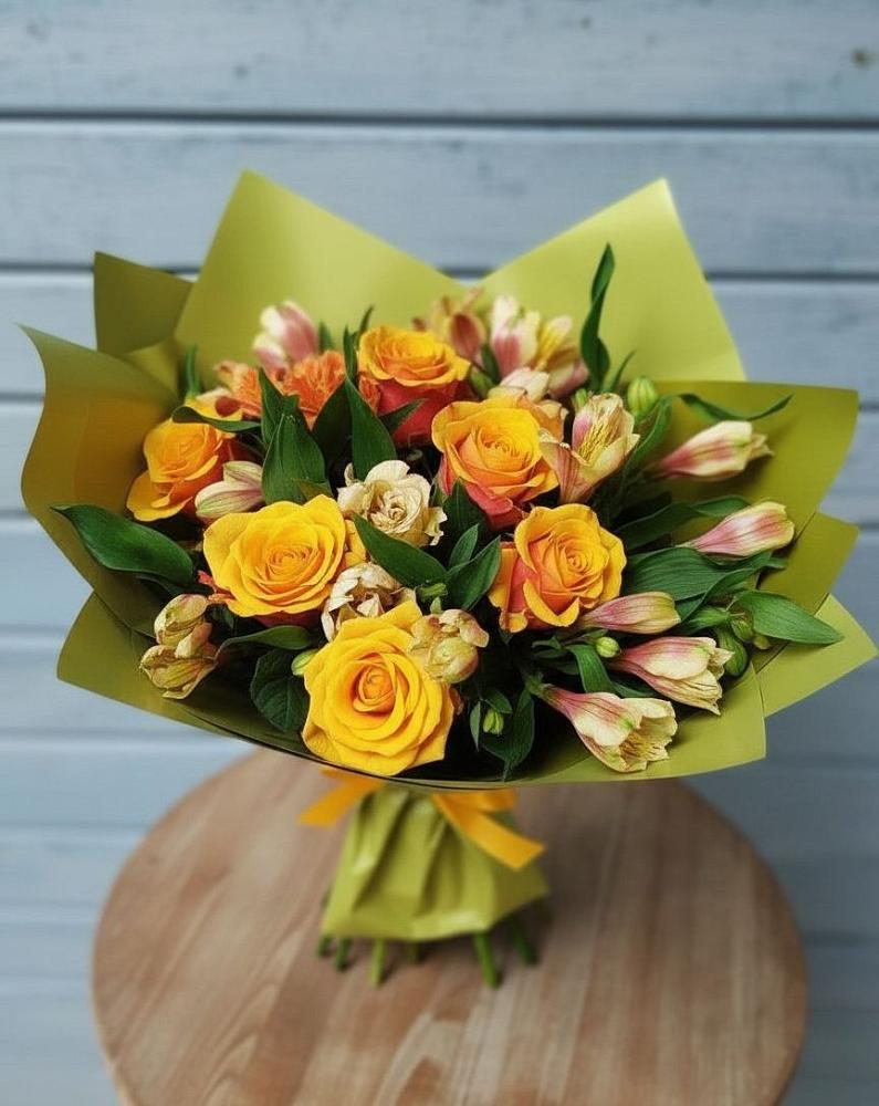 Букет цветов из: Альстромерии и Розы в Зеленоборске