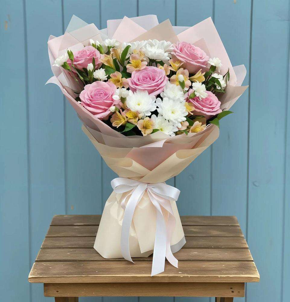 Букет цветов из: Гвоздики, Орхидеи и Розы в Зеленоборске