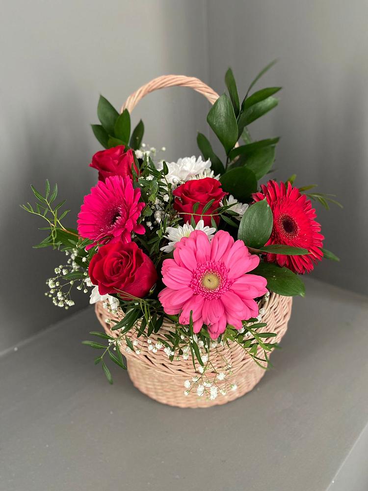 Цветочная композиция из Розы, Хризантемы и Герберы в корзине в Зеленоборске