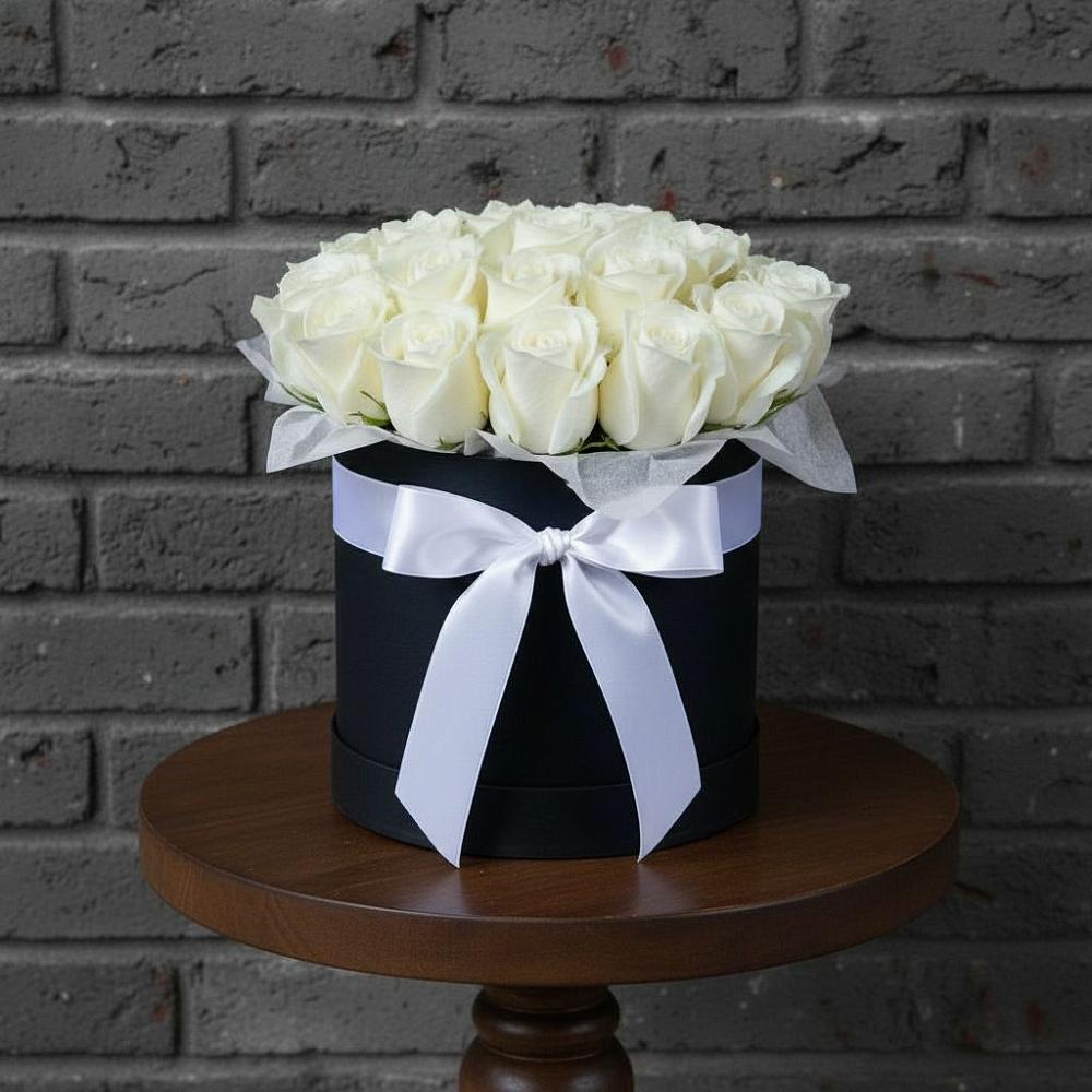 Цветочная композиция из Розы в шляпной коробке в Зеленоборске