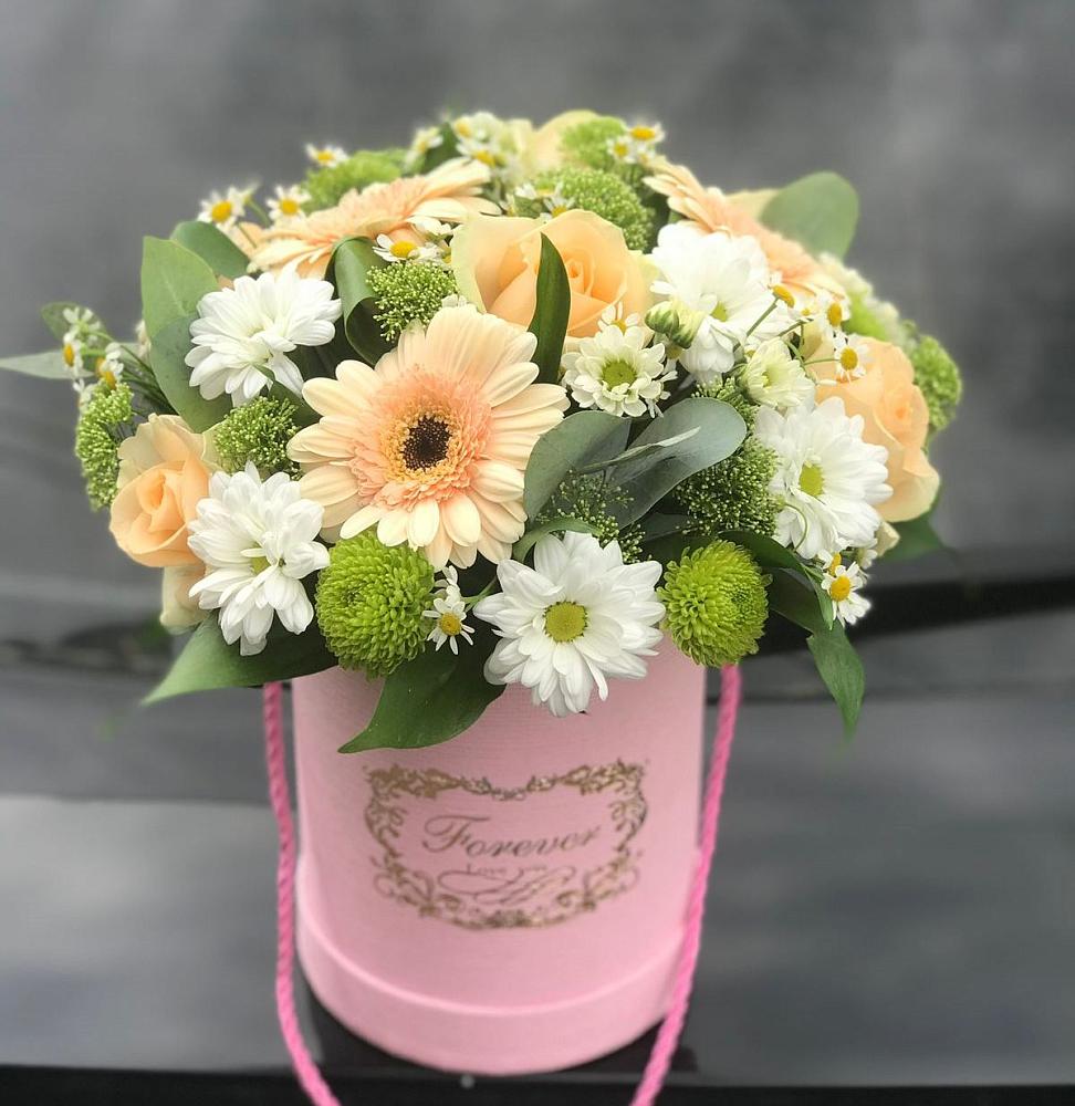 Цветочная композиция из Розы, Герберы и Хризантемы в шляпной коробке в Зеленоборске