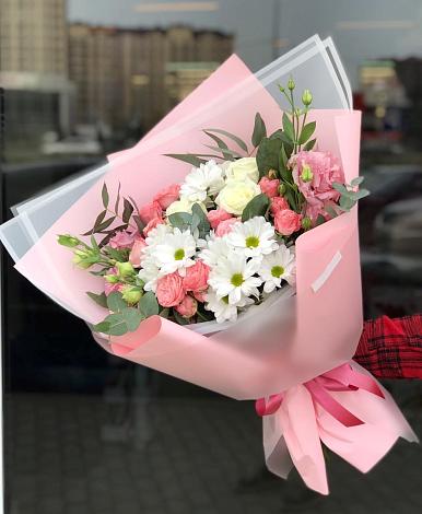 Букет цветов из: Розы, Лизиантусы и Хризантемы в Зеленоборске