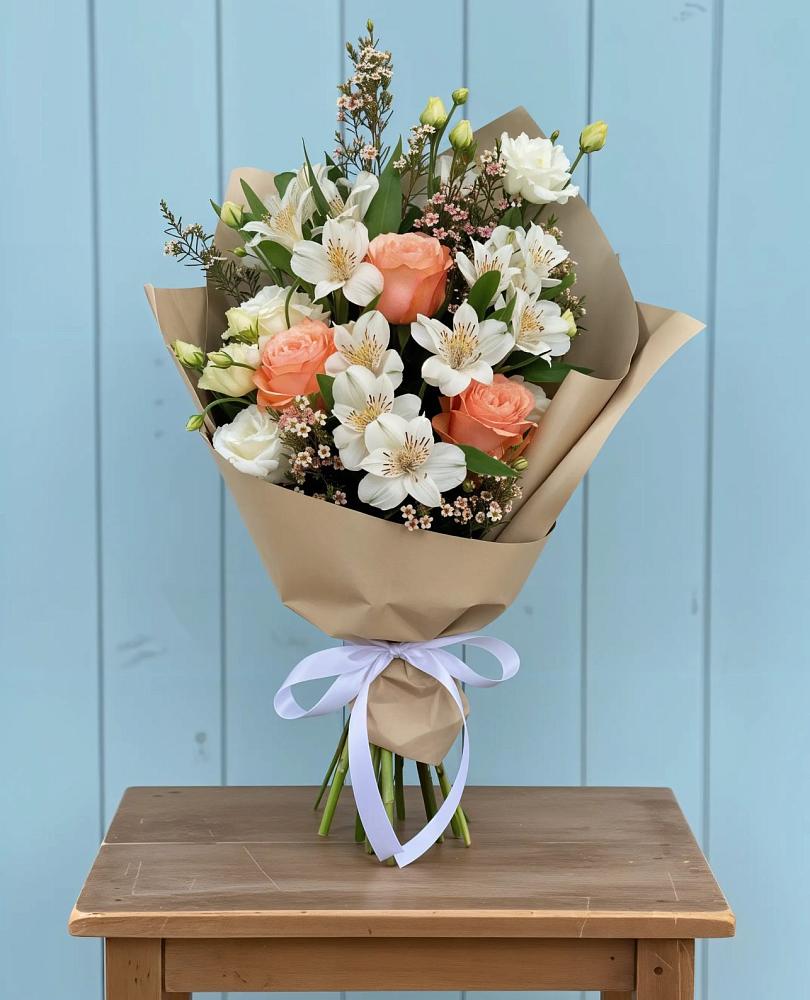 Букет цветов из: Альстромерии, Лизиантусы, Розы и Хризантемы в Зеленоборске