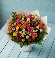 Букет Микс из разноцветных кустовых роз в Зеленоборске